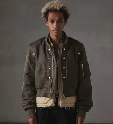 [ 완판템 ] GRANCY 볼륨 레이어드 디자인 ma1 카키 M 사이즈