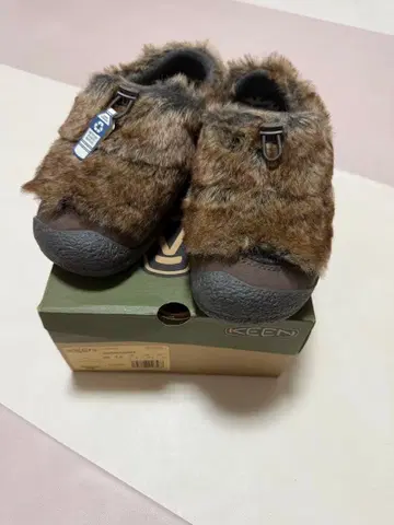 미사용 KEEN 킨 CANTEEN 퍼 슬립온 샌들 38