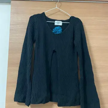 jouetie 플라워 코사지 슬릿 니트