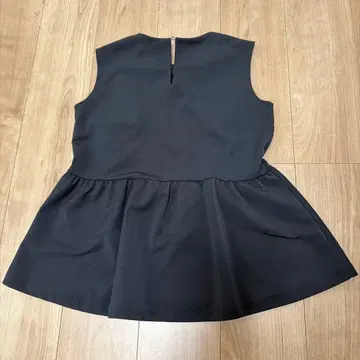 블랙 셋업 팬츠와 상의