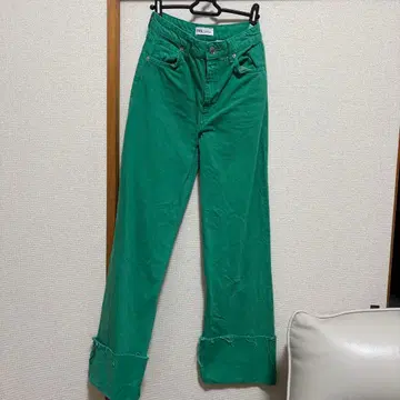 품절 상품! ZARA 그린 플레어 팬츠 컷오프 밑단