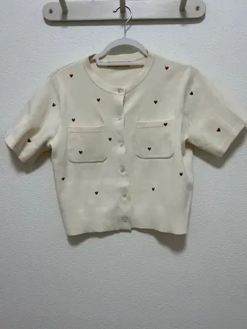 앱와이어 아이보리 하트 자수 반팔 니트 2 사이즈