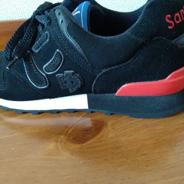 레어.Sangatsu 스웨이드 스니커즈 블랙