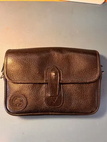 다크 브라운 가죽 클러치백