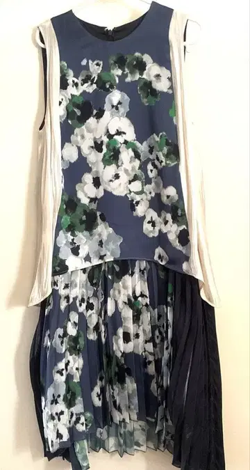 뮐러 꽃무늬 슬리브리스 원피스