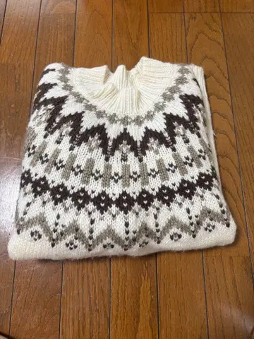 아이보리 페어아일 패턴 니트 스웨터