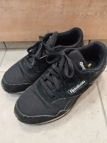 Reebok 스니커즈 24.5