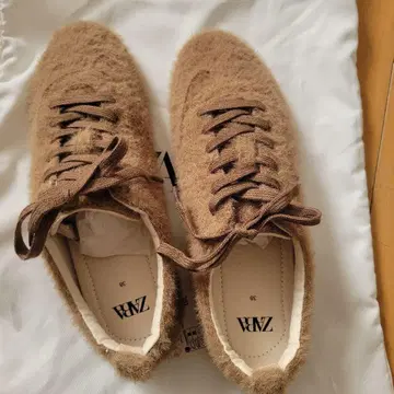 ZARA 퍼풍 브라운 스니커즈 38