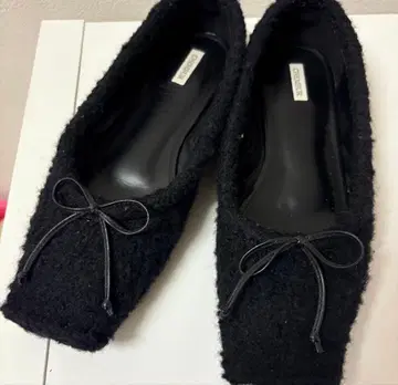 CHEMBUR 퍼 펌프스 샌들