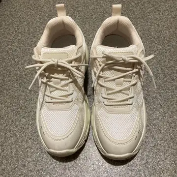 스니커즈 휠라 23.5cm 아이보리