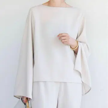 [택 포함 새상품] 두지엠 클라세 sofia 지퍼 슬리브 블라우스 베이지