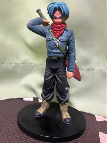 트렁크스 피규어 검 포함