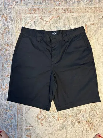Billabong 블랙 숏팬츠