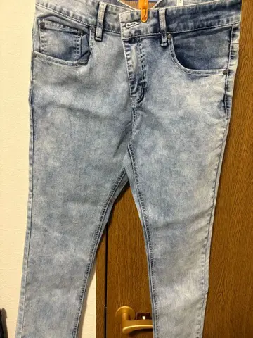 라이트 블루 스키니진 페이드 가공