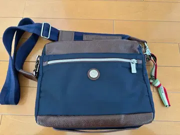 orobianco 네이비와 브라운의 숄더백