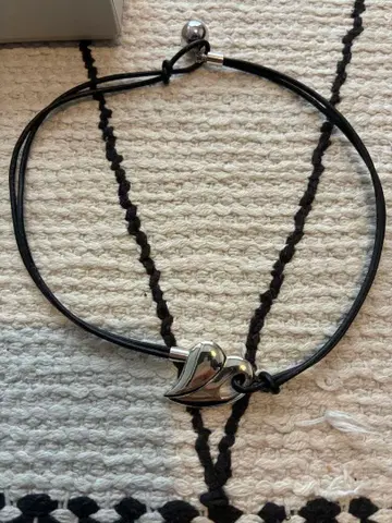 하트형 메탈 참 가죽 목걸이