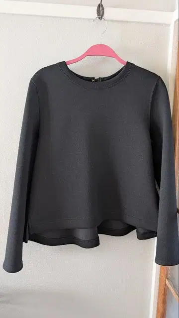 페플럼 상의 사이즈 38 뒷면 지퍼 포함