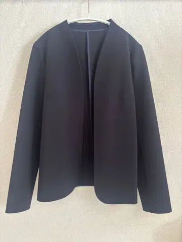 새상품급 soeju 스트레치 파인 라이트 자켓 노카라 L 다크 네이비