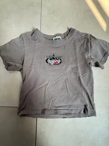 9090 그레이 반팔T셔츠