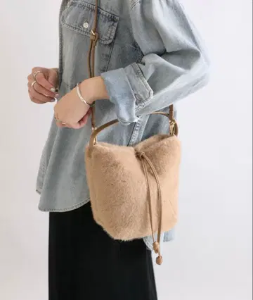 새상품 리브 드와 [시즌 무드를 더하는] 인조 모피 핸드백 브라운