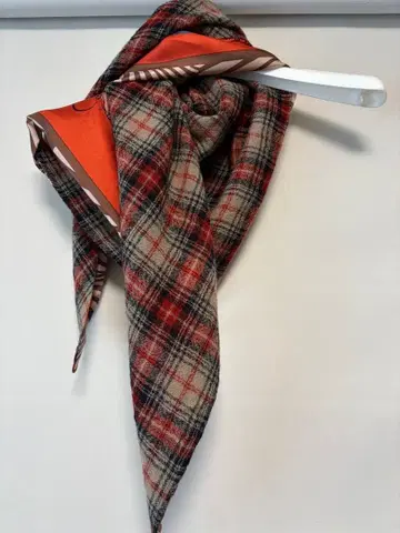 pinto me 체크 무늬 실크 스톨