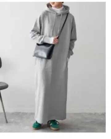 그레이 후드 부착 롱 원피스