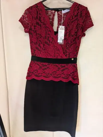 레이스 드레스 빨간색과 블랙 페플럼 스타일