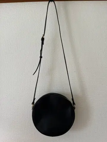 ILBISONTE 일비종떼 원형 미니백 BCR328 블랙