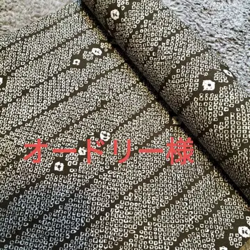 블랙과 화이트 기하학 패턴 코몬 기모노