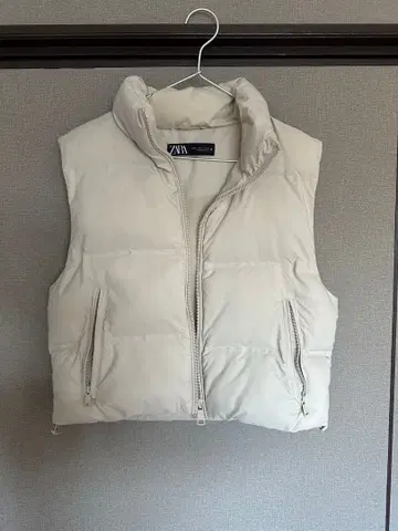 ZARA 숏 기장 다운 베스트