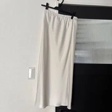 LEPSIM 화이트 새틴 롱 스커트 사이즈 F