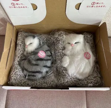 고양이 봉제 인형 우는