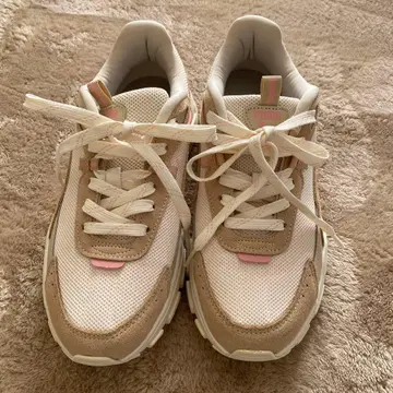 PUMA 화이트/베이지 스니커즈 24cm