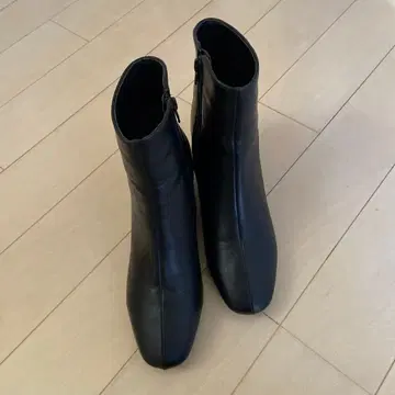 블랙 지퍼 부츠 중간 힐