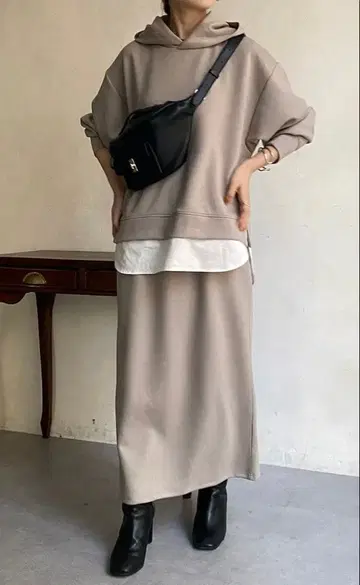 새상품급 doudou 한정판 후디+타이트 스커트 베이지 셋업