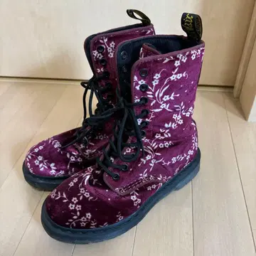 닥터마틴 꽃무늬 벨벳 하이컷 부츠