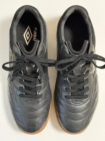 엄브로 25cm 축구 풋살화 실내용 액셀러레이터 살라 WIDE IN