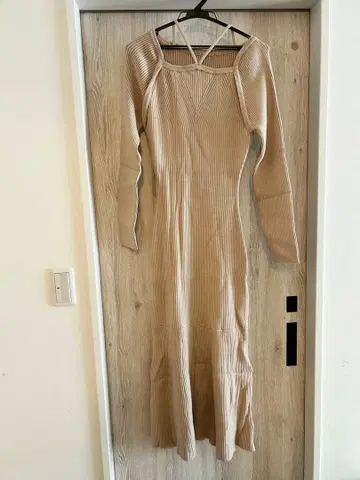 JUNOAH 베이지 니트 롱 원피스