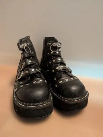 데모니아 하트 모티브 통굽 벨트 숏부츠