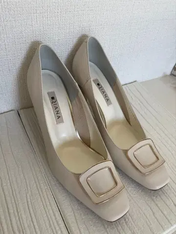 [ 새상품급 ] DIANA 베이지 스퀘어토 7cm 하이힐 23.5cm