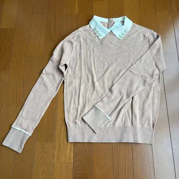 UNITED ARROWS 베이지 니트 스웨터 펄 카라 부착