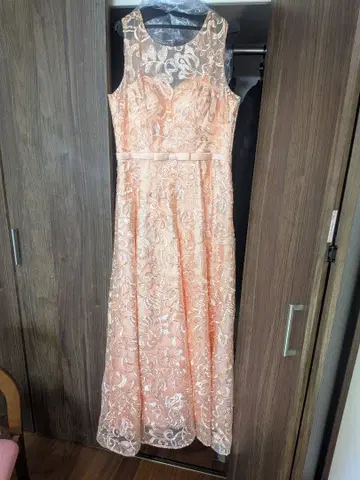 핑크 자수 맥시 드레스