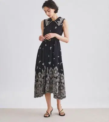 그레이스 콘티넨탈 빅 칼라 자수 원피스