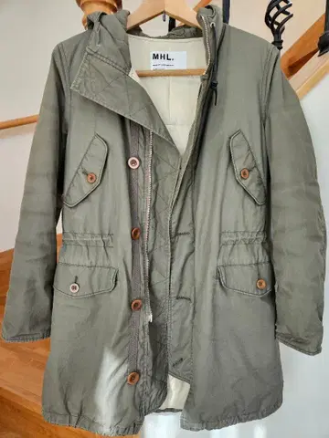 MHL. 마가렛 하우엘 후드 부착 올리브 모즈 다운 코트