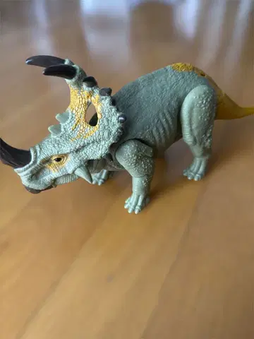 쥬라기 월드 시노케라톱스 마텔