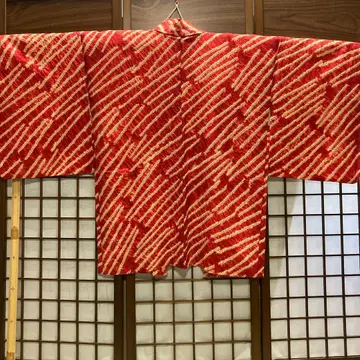 빨간색 스트라이프 겉옷 쥐어짜기 환갑