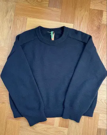 두 번째 클래스 블랙 크루넥 니트 긴팔