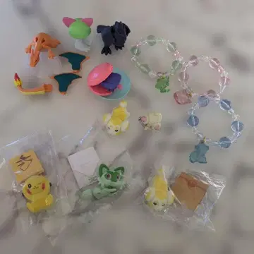 146. 포켓몬 피규어와 팔찌 세트 총 18점