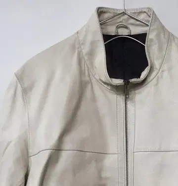 Licorice 화이트 싱글 라이더 자켓