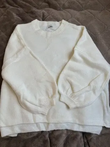 LavishGate 화이트 니트 스웨터 긴팔